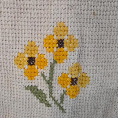 LOT 627: Spring Flower Blanket, Appears to be Handmade