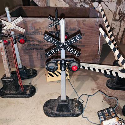 LOT 636 Assortment of Vintage Miniature Rail Road Signals and Crossing Gates