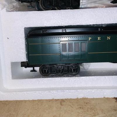 LOT641: Williams Electric Train Deluxe 5 Car Madison Set - Crown Edition