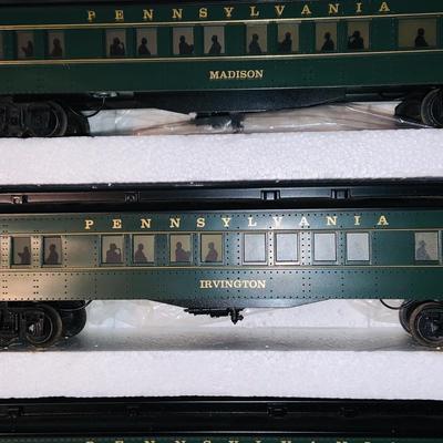 LOT641: Williams Electric Train Deluxe 5 Car Madison Set - Crown Edition