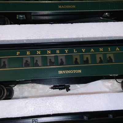 LOT641: Williams Electric Train Deluxe 5 Car Madison Set - Crown Edition