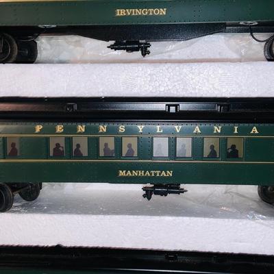LOT641: Williams Electric Train Deluxe 5 Car Madison Set - Crown Edition