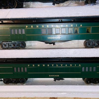 LOT641: Williams Electric Train Deluxe 5 Car Madison Set - Crown Edition