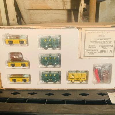LOT:642: K-Line Kenecott Copper Corp Mining Set - K-1210 Includes Operating Handcar, Four (4) Ore Cars Three (3) Trailers, AC...