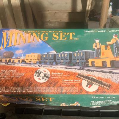 LOT:642: K-Line Kenecott Copper Corp Mining Set - K-1210 Includes Operating Handcar, Four (4) Ore Cars Three (3) Trailers, AC...