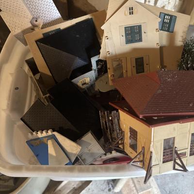 LOT 646: As Found Bin of Train Accessories: Houses, Fences etc.