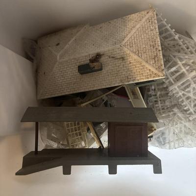 LOT 646: As Found Bin of Train Accessories: Houses, Fences etc.
