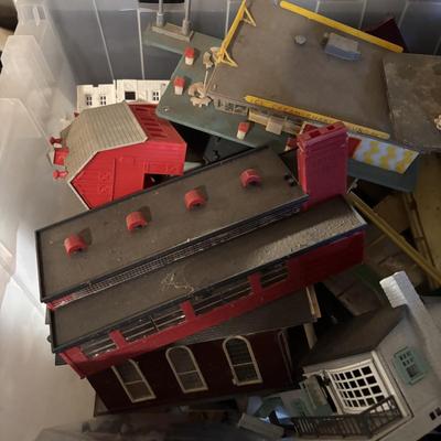 LOT 648: As Found Tote Full of Train Buildings/Accessories