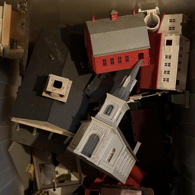 LOT 648: As Found Tote Full of Train Buildings/Accessories