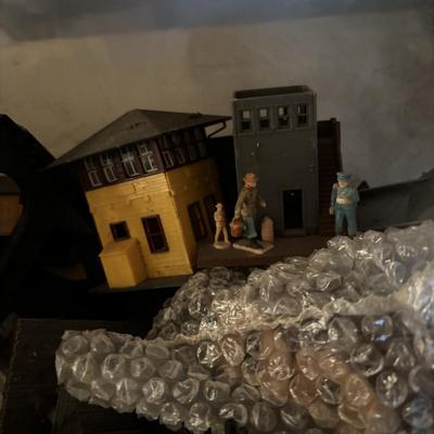 LOT 648: As Found Tote Full of Train Buildings/Accessories