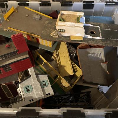 LOT 648: As Found Tote Full of Train Buildings/Accessories