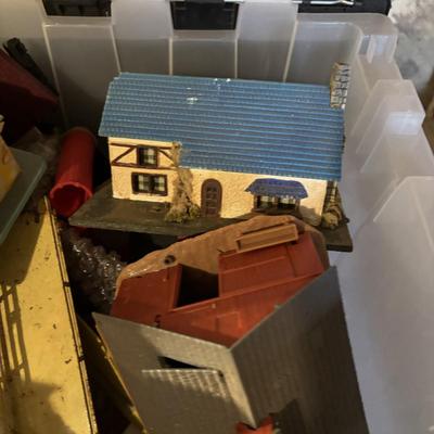 LOT 648: As Found Tote Full of Train Buildings/Accessories