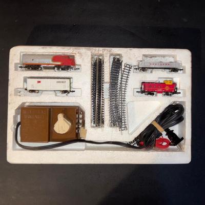 LOT 651: Bachman High Baller N Scale Train Set, K Line Watchman Shanty O/O-27 Scale & Bachman Hill Baller Super Racing Cars