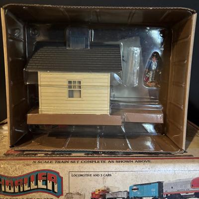LOT 651: Bachman High Baller N Scale Train Set, K Line Watchman Shanty O/O-27 Scale & Bachman Hill Baller Super Racing Cars