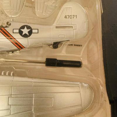 LOT 659: K-Line Aviation K40226 Army Air Corp P40 Fighter Plane and K-Line K-94701 Bell 412 Die Cast Helicopter