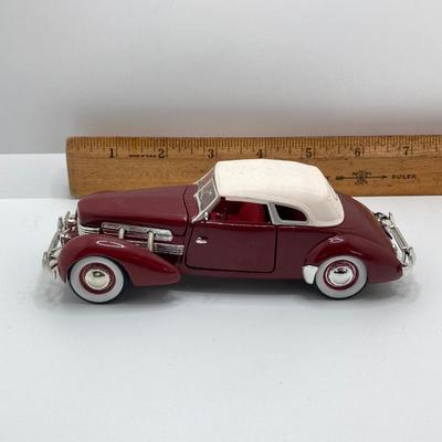 LOT 660: Vintage Automobile Collection - Die Cast Toy Cars (Chevrolet / Cord), Apco Japan Trivets and Randolph Chevrolet Ashtray