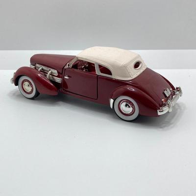 LOT 660: Vintage Automobile Collection - Die Cast Toy Cars (Chevrolet / Cord), Apco Japan Trivets and Randolph Chevrolet Ashtray
