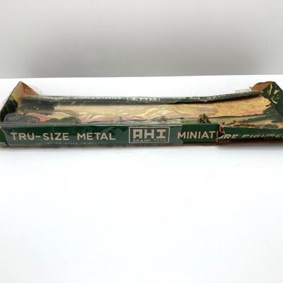 LOT 665: Vintage Toy Army 45 Cap Gun and Tru-Size Metal Miniature Toy Figurines