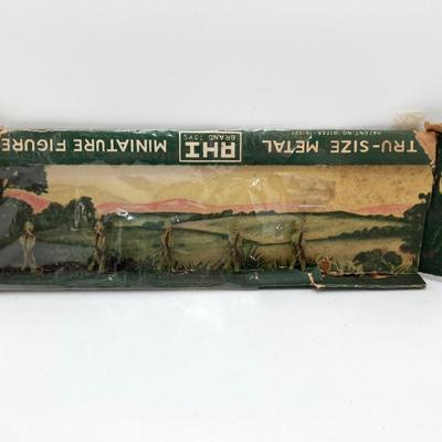 LOT 665: Vintage Toy Army 45 Cap Gun and Tru-Size Metal Miniature Toy Figurines