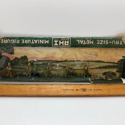 LOT 665: Vintage Toy Army 45 Cap Gun and Tru-Size Metal Miniature Toy Figurines