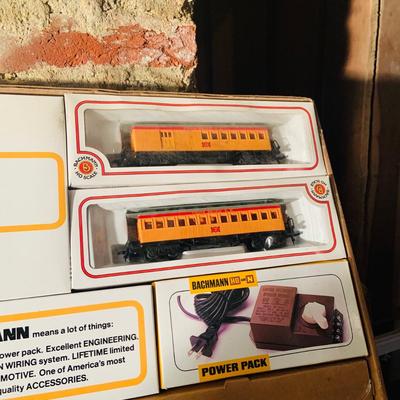 LOT 669: Bachman The Old Times HO Scale Electric Train Set with Locomotive, Cars, Track and More