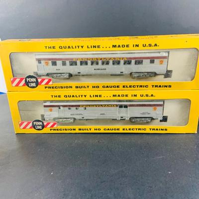 LOT 670: Assortment of Penn Line HO Gauge Electric Train Cars and Engine