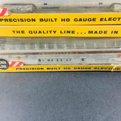 LOT 670: Assortment of Penn Line HO Gauge Electric Train Cars and Engine
