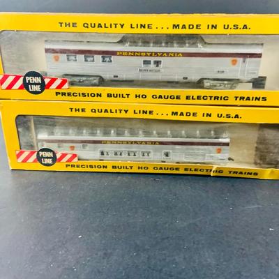 LOT 670: Assortment of Penn Line HO Gauge Electric Train Cars and Engine