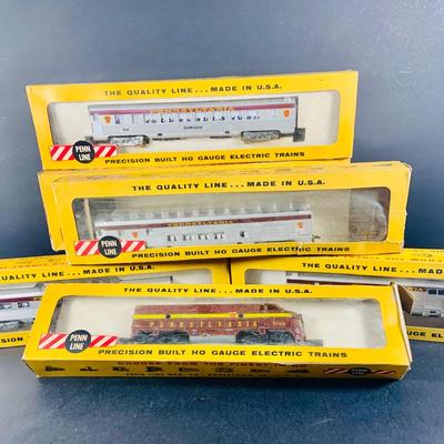 LOT 670: Assortment of Penn Line HO Gauge Electric Train Cars and Engine