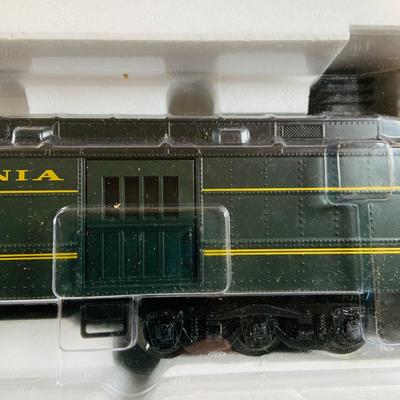 LOT 684: Kline Pennsylvania Passenger Cars K4880-0017 PRR Emerald Lodge Pullman, K4880-0018 PRR REA Baggage CAr # 9328 and Operating Car...
