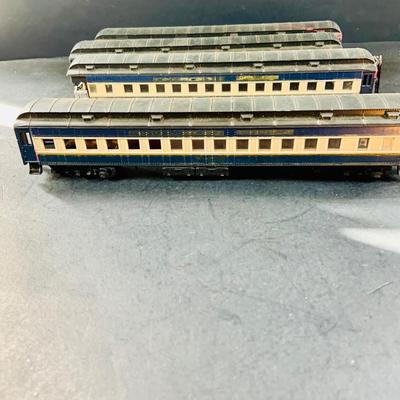 LOT 689: Set of Six (6) Vintage Blue Comet HO Passenger Cars