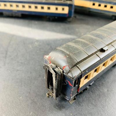LOT 689: Set of Six (6) Vintage Blue Comet HO Passenger Cars