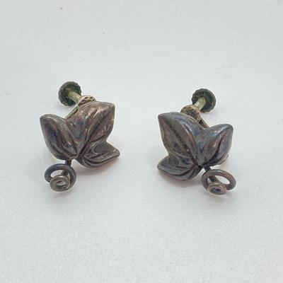 LOT 693: Vintage Sterling Thimble, Tie Tack and Screw Back Earrings and Pair of Hand Crafted Owls
