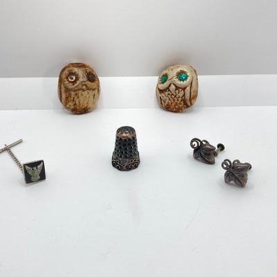 LOT 693: Vintage Sterling Thimble, Tie Tack and Screw Back Earrings and Pair of Hand Crafted Owls
