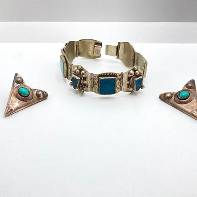 LOT 694: Vintage Hencho En Mexico Turquoise Silver Bracelet with Bolero Tie Holders