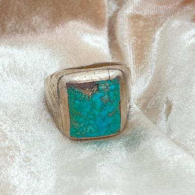 LOT 713: Three Hand Crafted Turquoise Rings - Sizes 11 to 13
