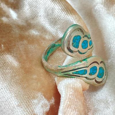 LOT 714: Vintage Hand-Crafted Turquoise and Abalone Rings - Unmarked