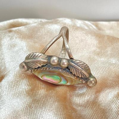 LOT 714: Vintage Hand-Crafted Turquoise and Abalone Rings - Unmarked