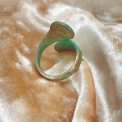 LOT 714: Vintage Hand-Crafted Turquoise and Abalone Rings - Unmarked