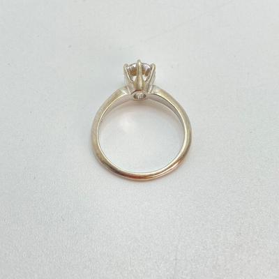 LOT 720: White Gold Ring with CZ, 14 KT, TW 3.10g, Sz 7.75