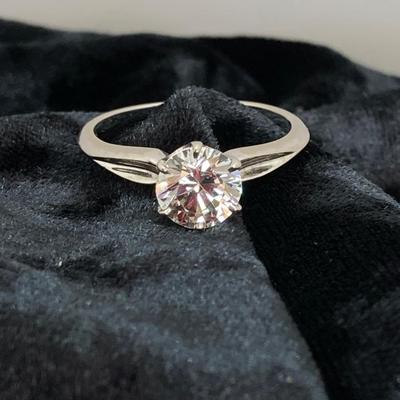 LOT 720: White Gold Ring with CZ, 14 KT, TW 3.10g, Sz 7.75