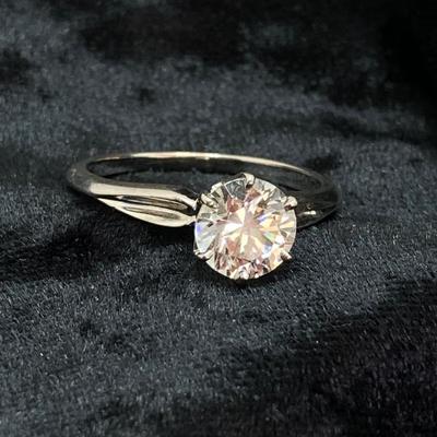 LOT 720: White Gold Ring with CZ, 14 KT, TW 3.10g, Sz 7.75