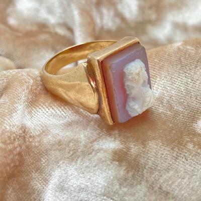LOT 722: Vintage Gold Cameo Ring - 14KT, TW 10.26g, Sz 10.5