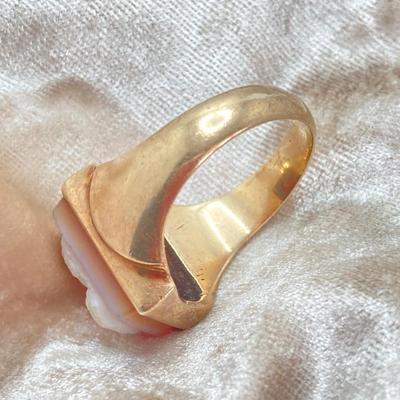 LOT 722: Vintage Gold Cameo Ring - 14KT, TW 10.26g, Sz 10.5
