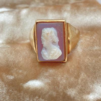 LOT 722: Vintage Gold Cameo Ring - 14KT, TW 10.26g, Sz 10.5