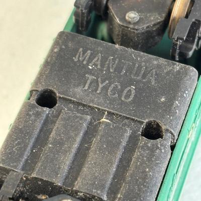 LOT 727: Tyco Car HO Scale Cars, HO Flood Light Towers. Bachman HO Union Pacific 866 Locomotive, Bachman HO Penn Central 9451, Ideal...