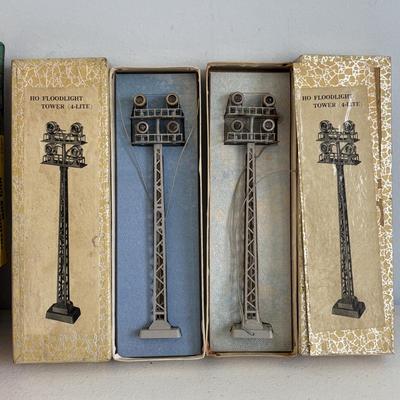 LOT 727: Tyco Car HO Scale Cars, HO Flood Light Towers. Bachman HO Union Pacific 866 Locomotive, Bachman HO Penn Central 9451, Ideal...