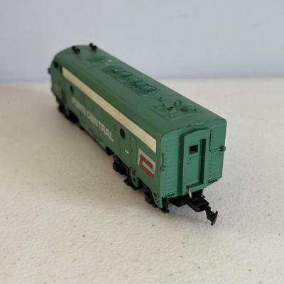 LOT 727: Tyco Car HO Scale Cars, HO Flood Light Towers. Bachman HO Union Pacific 866 Locomotive, Bachman HO Penn Central 9451, Ideal...