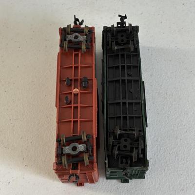 LOT 727: Tyco Car HO Scale Cars, HO Flood Light Towers. Bachman HO Union Pacific 866 Locomotive, Bachman HO Penn Central 9451, Ideal...