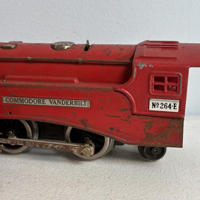 LOT 728: Pre-WWII/2 Lionel Train Commodore Vanderbilt No. 264-E Red Engine & Red Comet Coal Car, 2-Observation #604, 2-Pullman #603